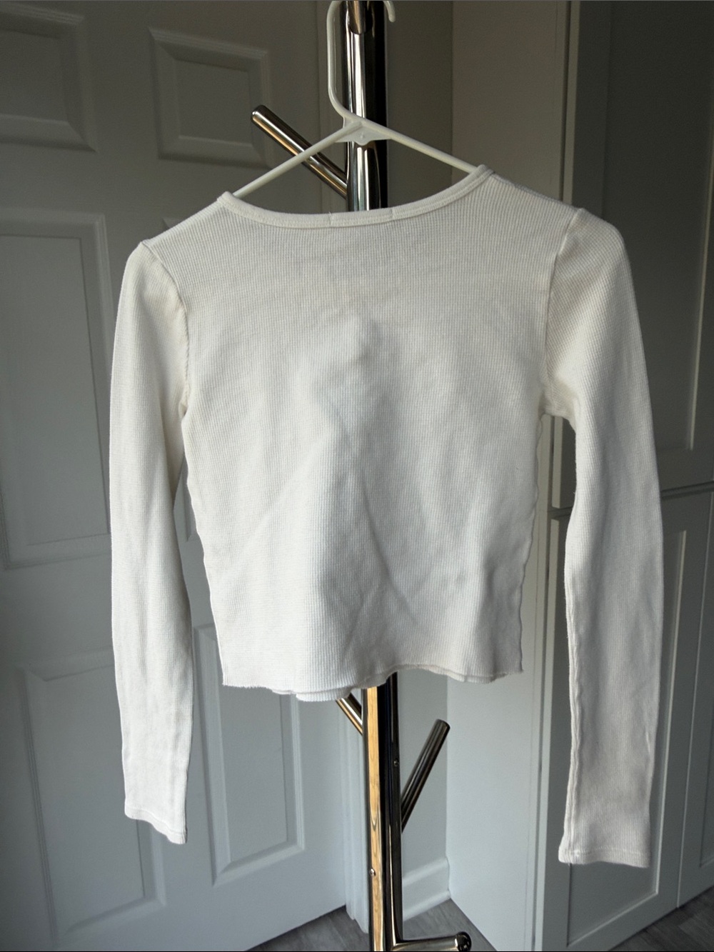 Brandy Melville White Waffle Henley Long Sleeve Cropped Top - Picture 6 of 8